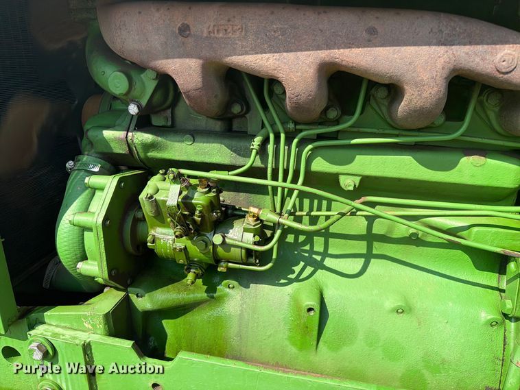 image for item ER2001 1975 John Deere 2030 tractor