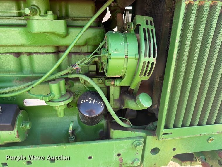image for item ER2001 1975 John Deere 2030 tractor
