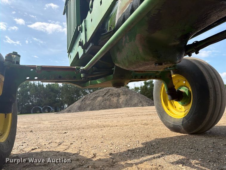 image for item ER2001 1975 John Deere 2030 tractor