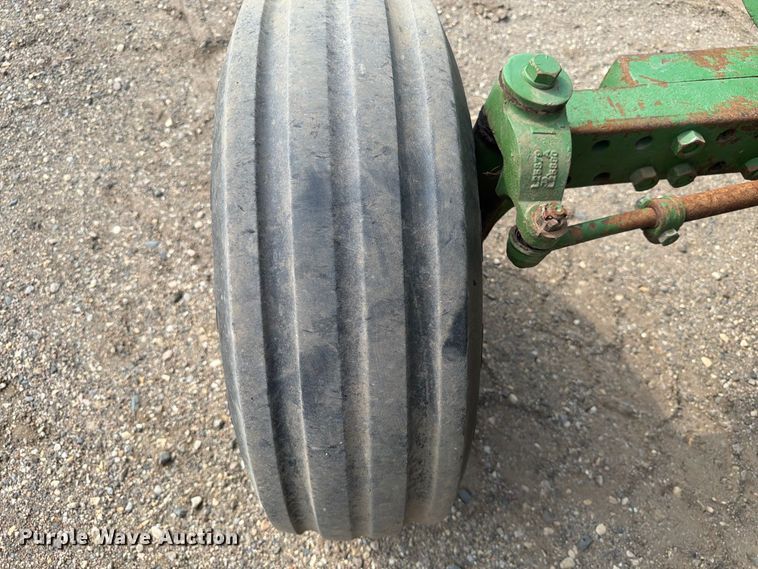 image for item ER2001 1975 John Deere 2030 tractor