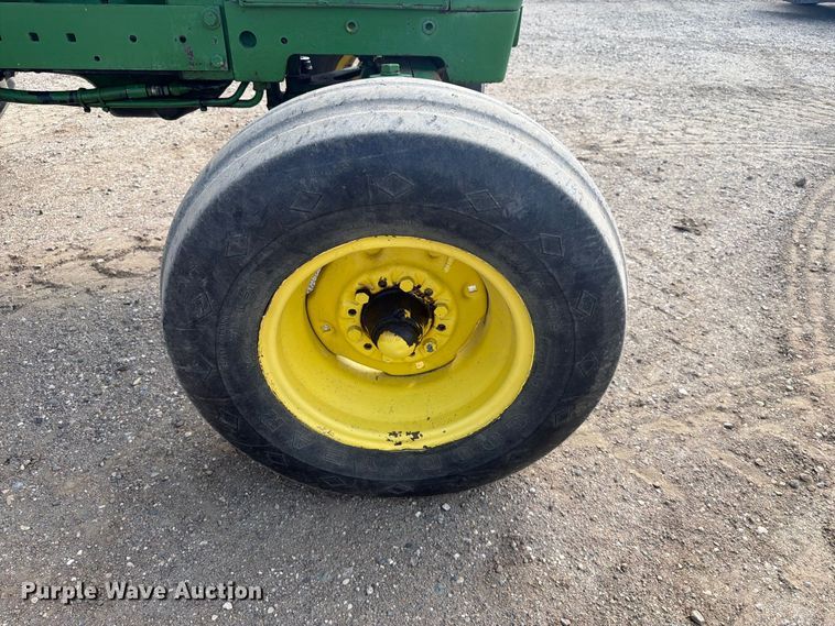 image for item ER2001 1975 John Deere 2030 tractor
