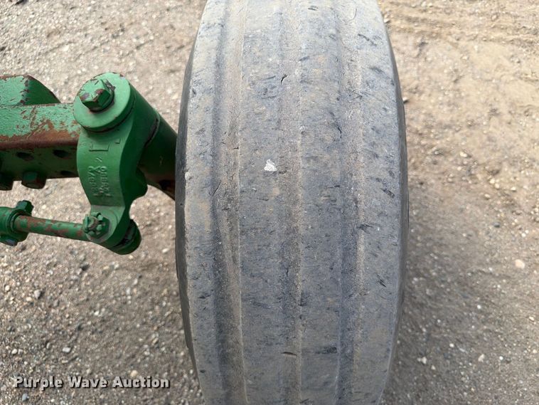 image for item ER2001 1975 John Deere 2030 tractor