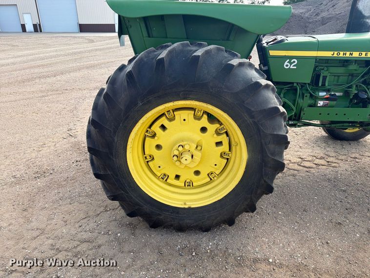 image for item ER2001 1975 John Deere 2030 tractor