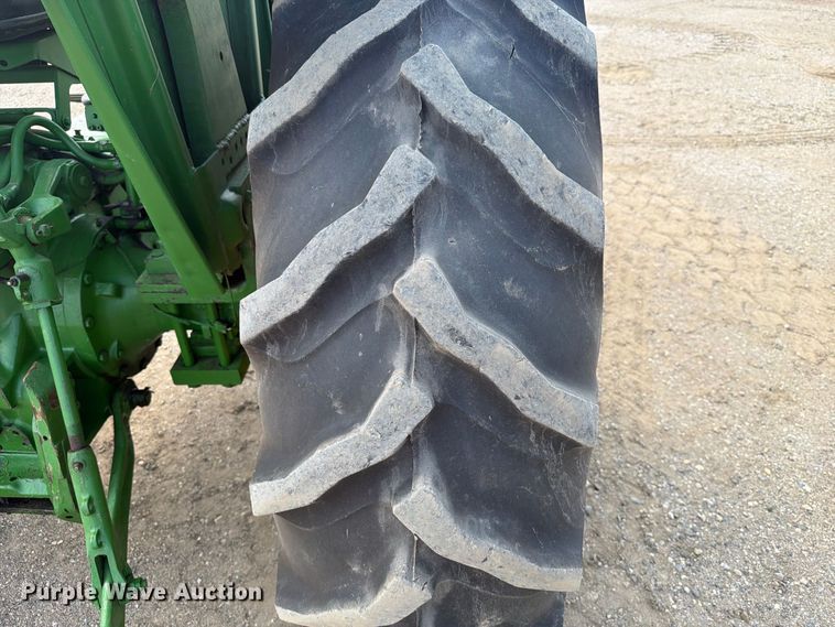 image for item ER2001 1975 John Deere 2030 tractor