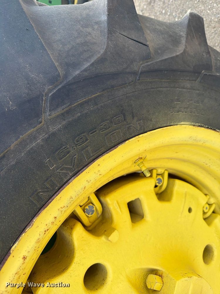 image for item ER2001 1975 John Deere 2030 tractor