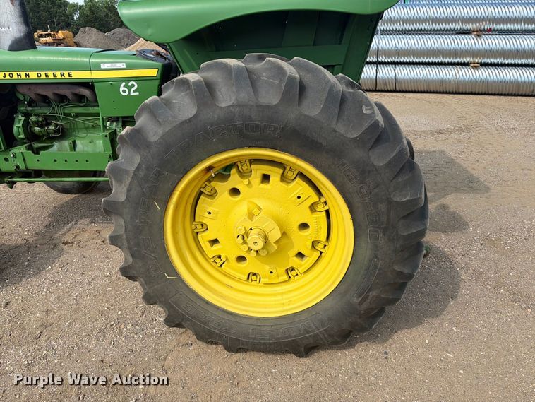 image for item ER2001 1975 John Deere 2030 tractor