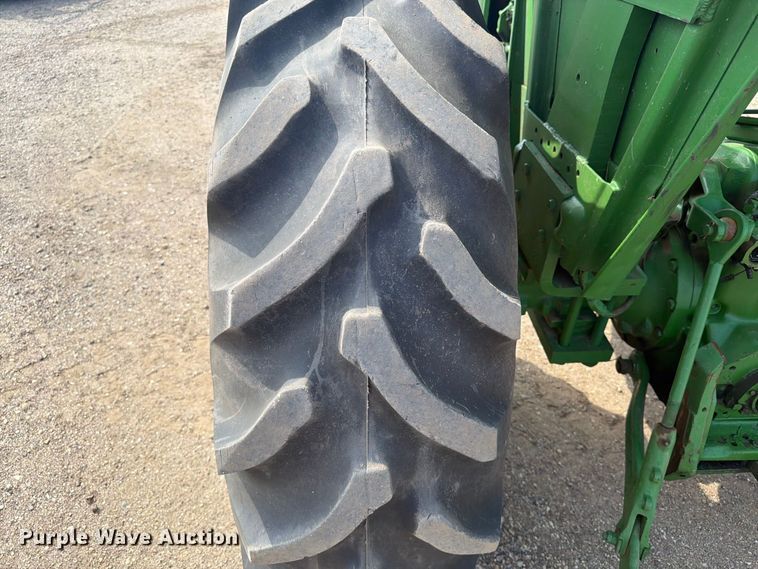image for item ER2001 1975 John Deere 2030 tractor