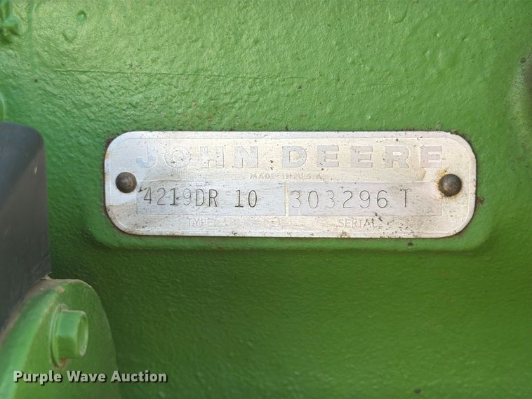 image for item ER2001 1975 John Deere 2030 tractor