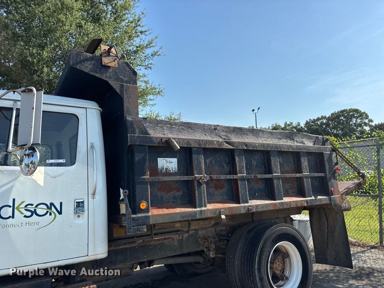 image for item ER3240 1997 International 4700 bucket truck