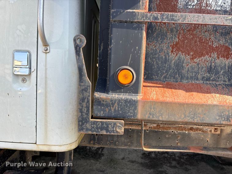 image for item ER3240 1997 International 4700 bucket truck