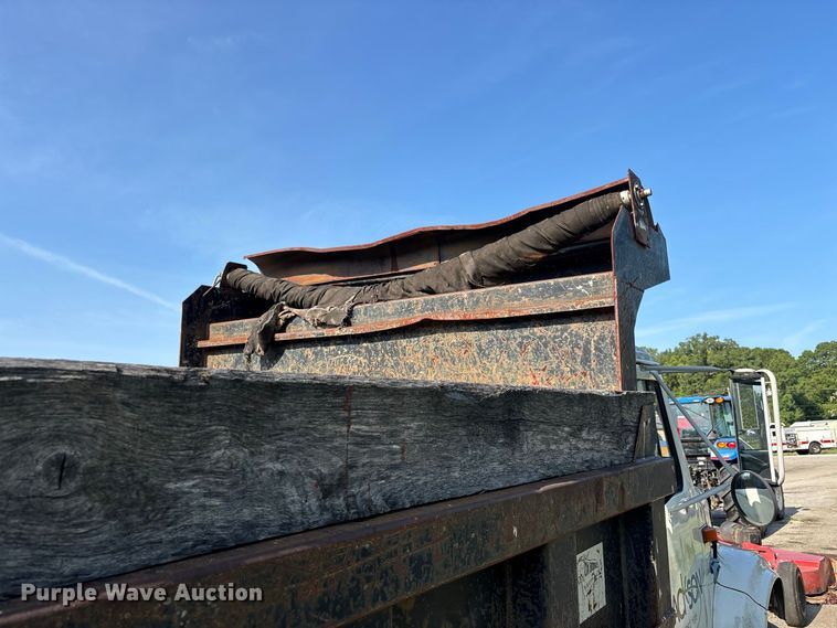 image for item ER3240 1997 International 4700 bucket truck