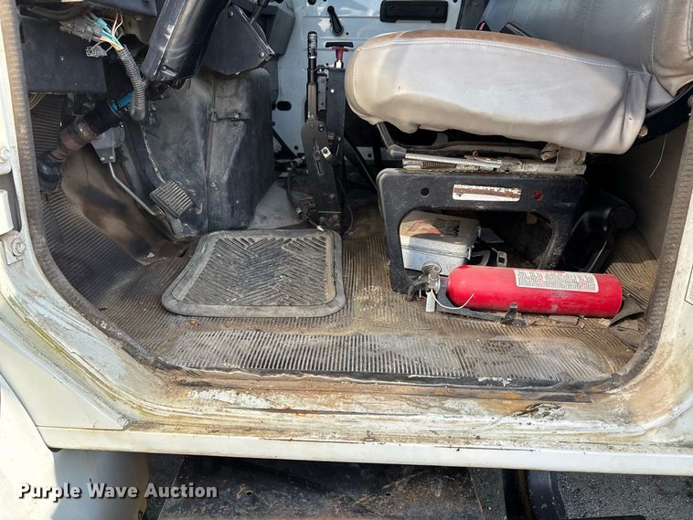image for item ER3240 1997 International 4700 bucket truck