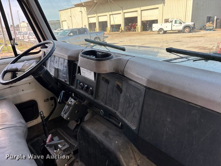 image for item ER3240 1997 International 4700 bucket truck