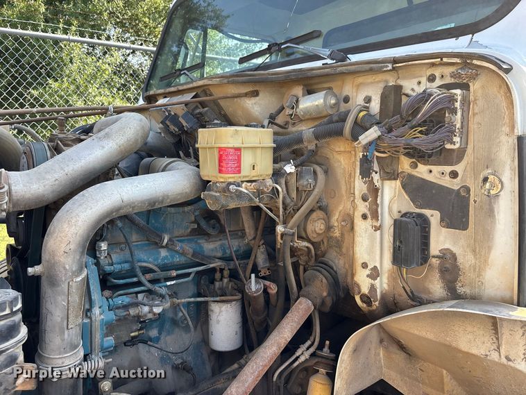 image for item ER3240 1997 International 4700 bucket truck