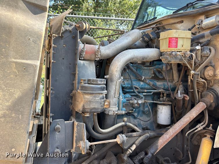 image for item ER3240 1997 International 4700 bucket truck