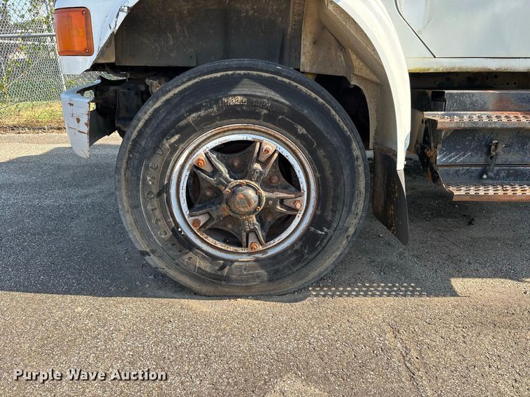 image for item ER3240 1997 International 4700 bucket truck