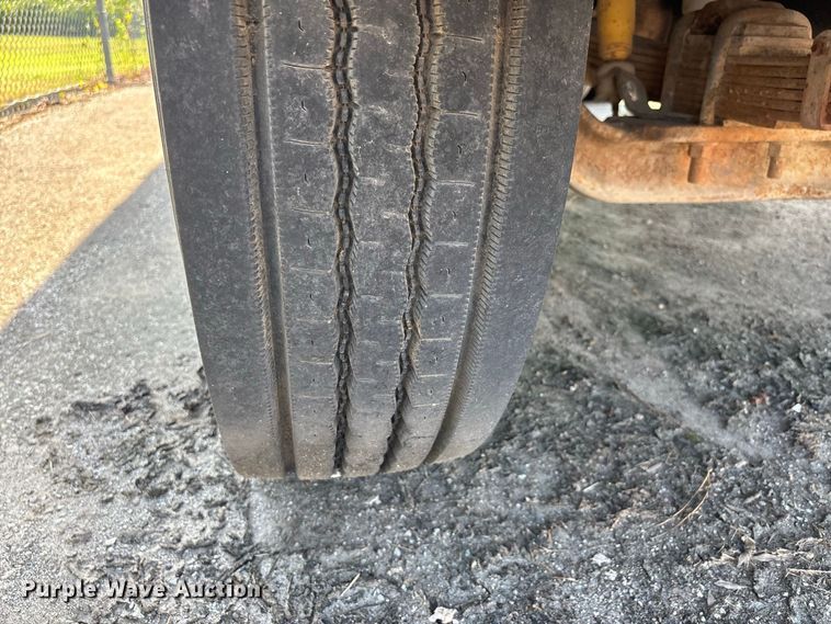 image for item ER3240 1997 International 4700 bucket truck