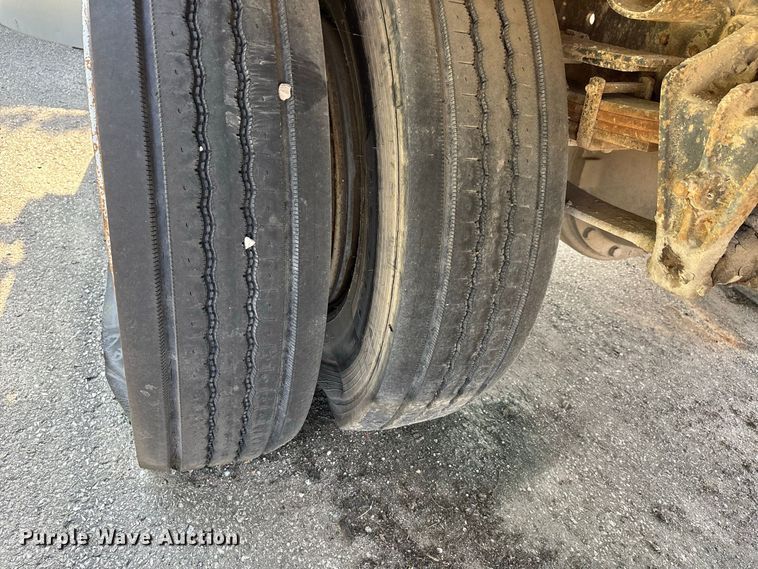 image for item ER3240 1997 International 4700 bucket truck