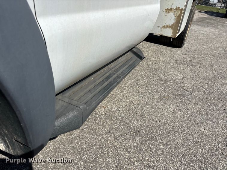 image for item ER3242 2012 Ford F450 Super Duty dump truck