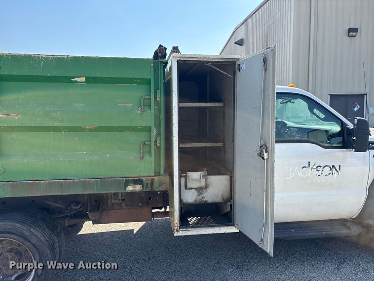 image for item ER3242 2012 Ford F450 Super Duty dump truck