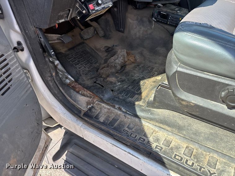 image for item ER3242 2012 Ford F450 Super Duty dump truck