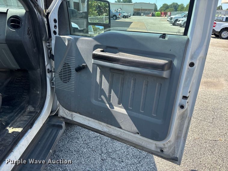 image for item ER3242 2012 Ford F450 Super Duty dump truck