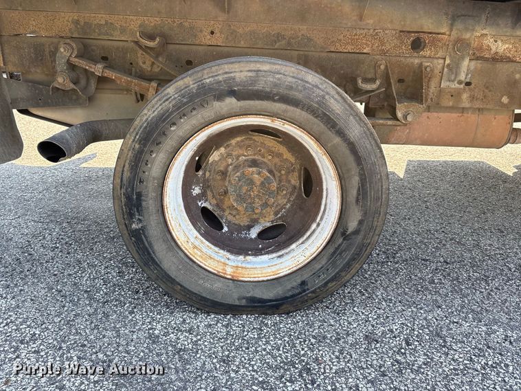 image for item ER3242 2012 Ford F450 Super Duty dump truck