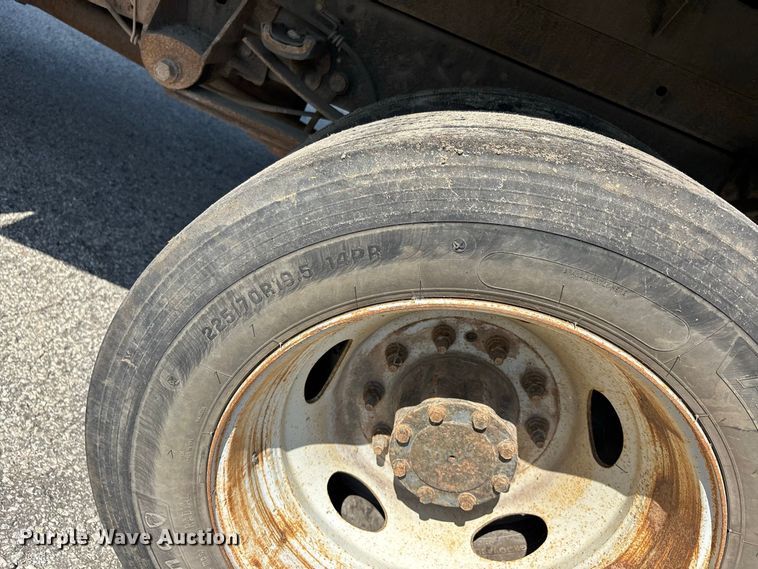image for item ER3242 2012 Ford F450 Super Duty dump truck
