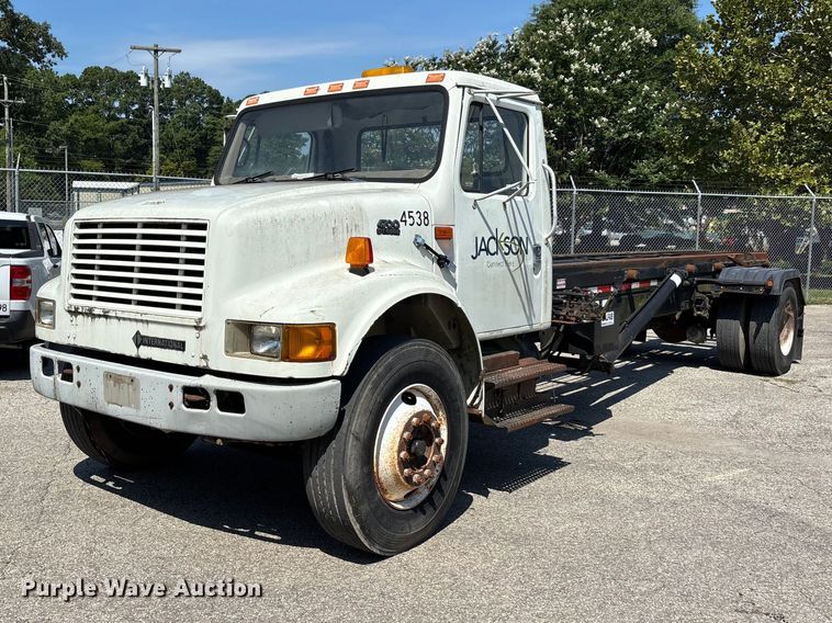 Photo of a 2000 International 4700
