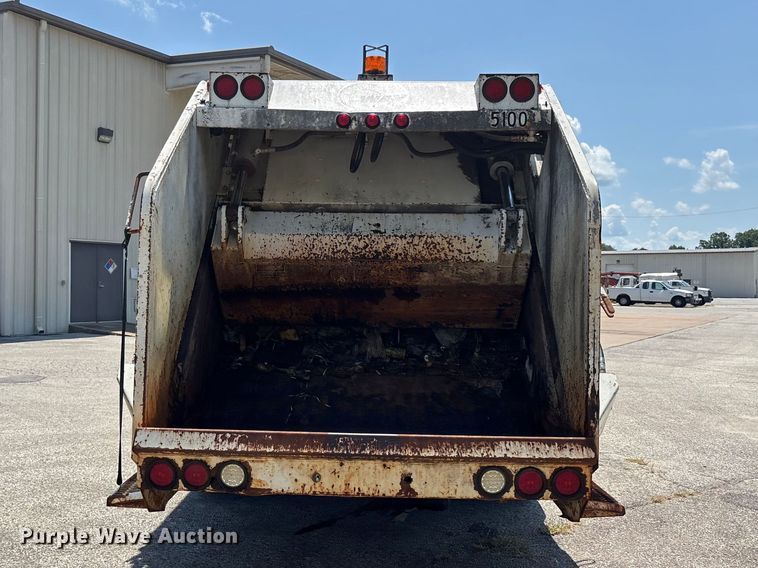 image for item ER3244 1999 GMC C7 refuse truck