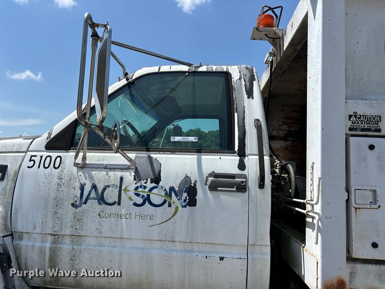 image for item ER3244 1999 GMC C7 refuse truck