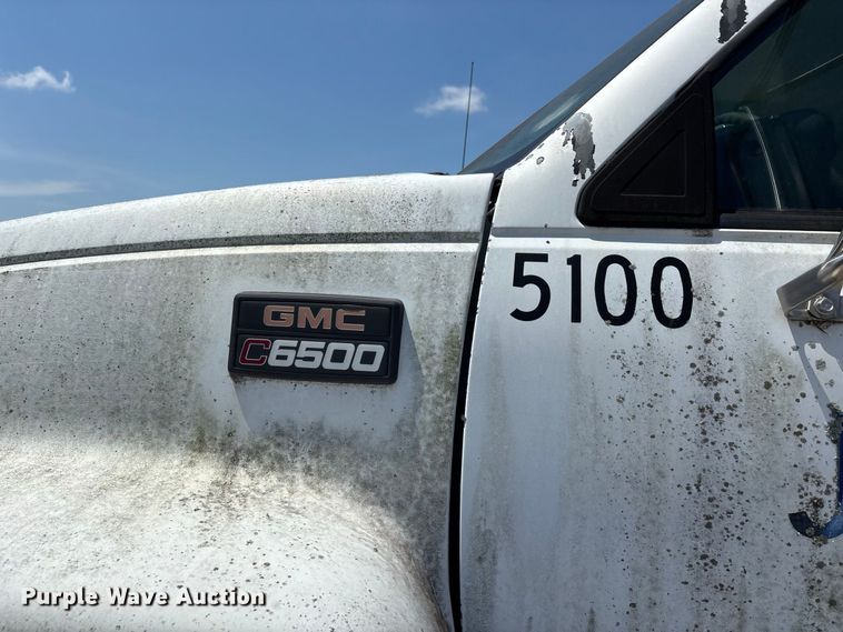 image for item ER3244 1999 GMC C7 refuse truck