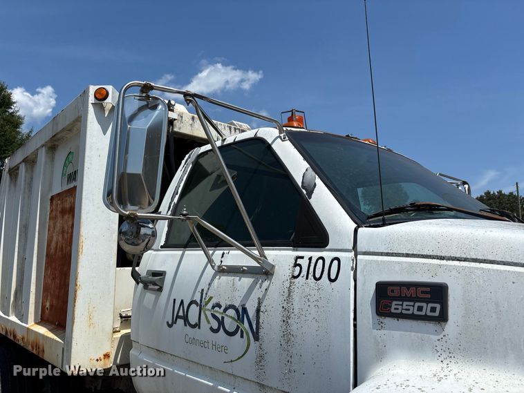 image for item ER3244 1999 GMC C7 refuse truck