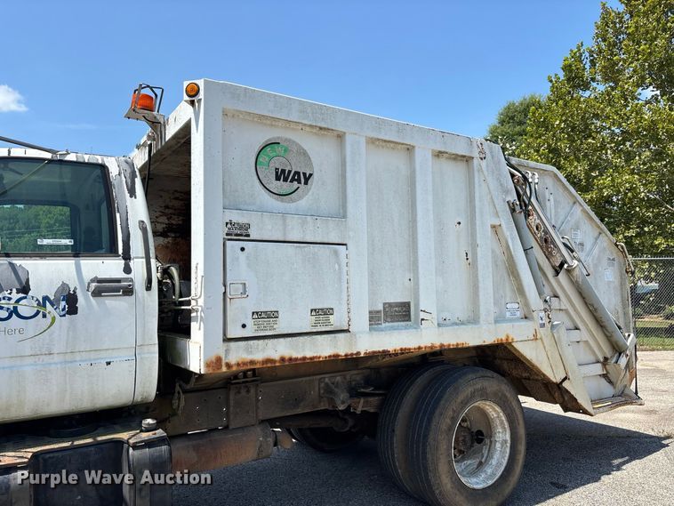 image for item ER3244 1999 GMC C7 refuse truck