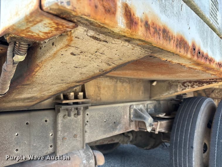 image for item ER3244 1999 GMC C7 refuse truck