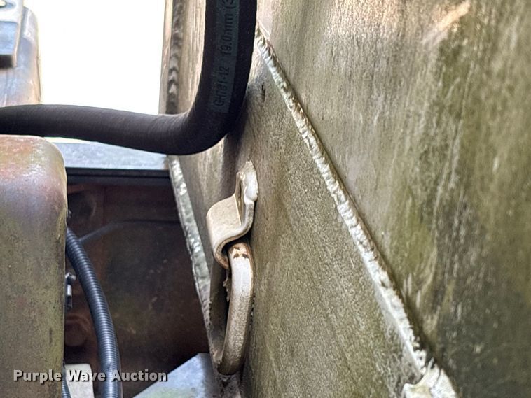 image for item ER3244 1999 GMC C7 refuse truck
