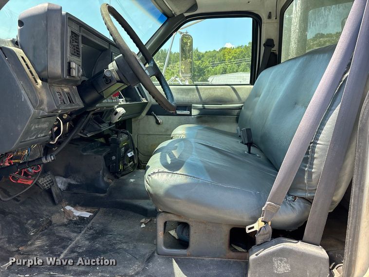 image for item ER3244 1999 GMC C7 refuse truck