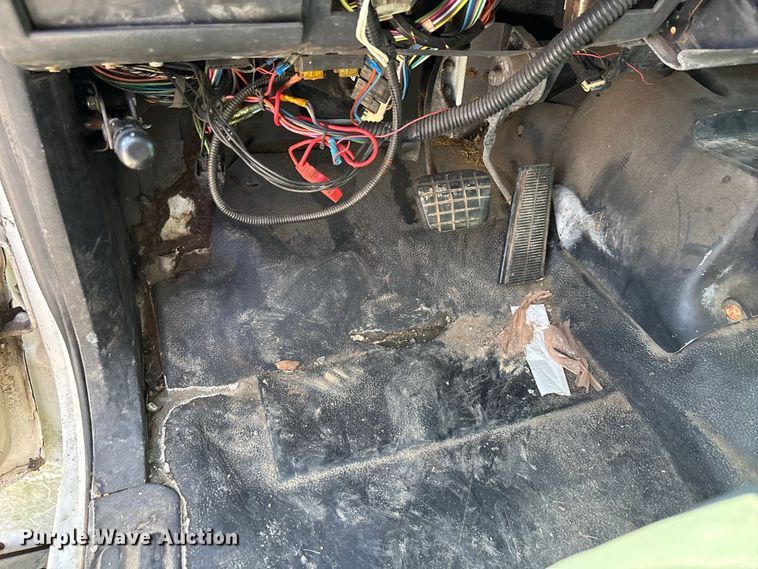 image for item ER3244 1999 GMC C7 refuse truck