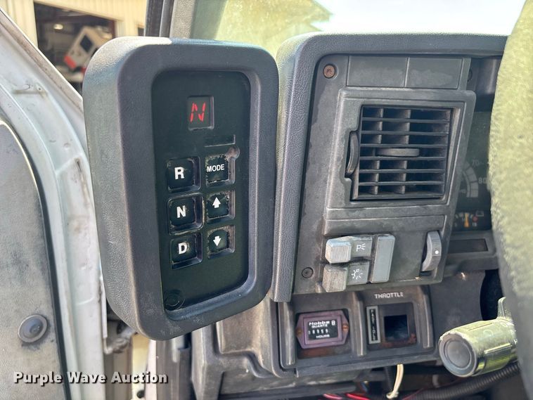 image for item ER3244 1999 GMC C7 refuse truck
