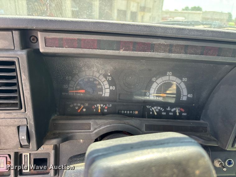 image for item ER3244 1999 GMC C7 refuse truck