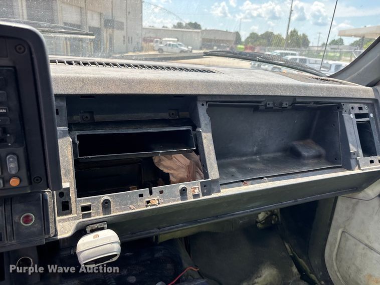 image for item ER3244 1999 GMC C7 refuse truck