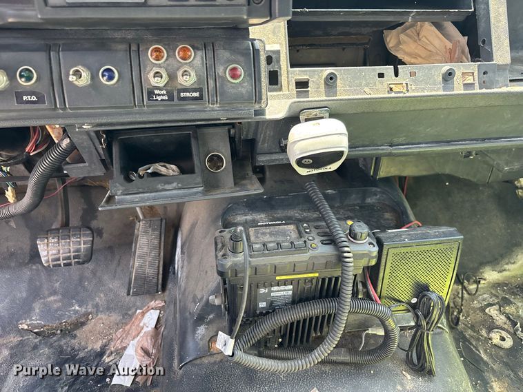 image for item ER3244 1999 GMC C7 refuse truck