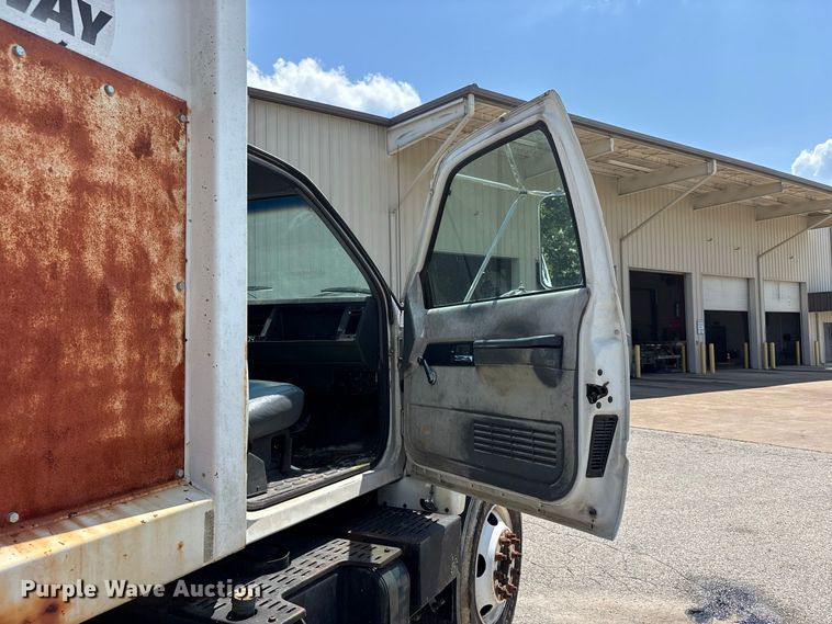 image for item ER3244 1999 GMC C7 refuse truck