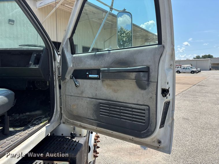 image for item ER3244 1999 GMC C7 refuse truck