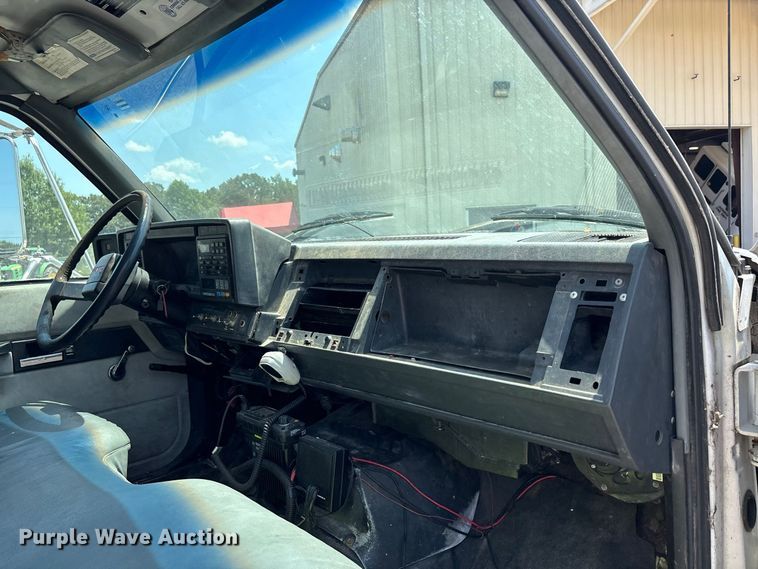 image for item ER3244 1999 GMC C7 refuse truck