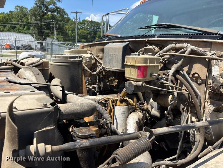 image for item ER3244 1999 GMC C7 refuse truck