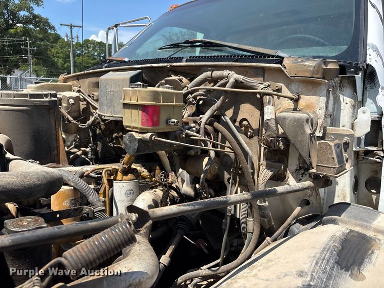 image for item ER3244 1999 GMC C7 refuse truck