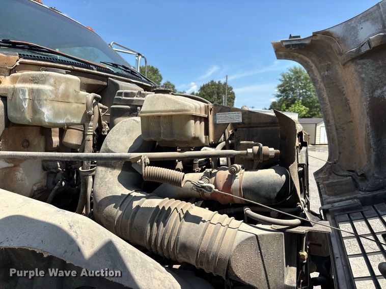 image for item ER3244 1999 GMC C7 refuse truck