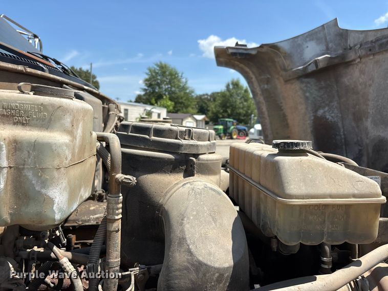image for item ER3244 1999 GMC C7 refuse truck