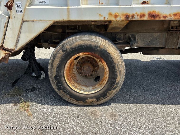 image for item ER3244 1999 GMC C7 refuse truck